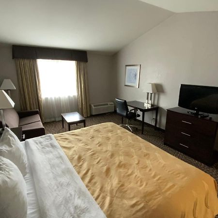 Quality Inn & Suites University-Airport Louisville-Jefferson County Extérieur photo