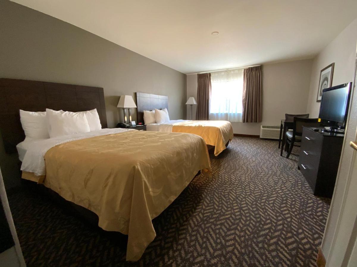 Quality Inn & Suites University-Airport Louisville-Jefferson County Extérieur photo