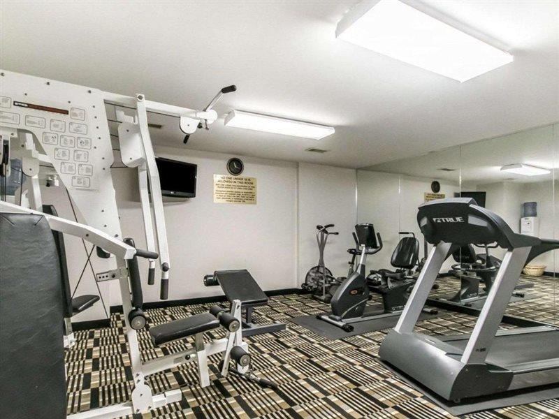 Quality Inn & Suites University-Airport Louisville-Jefferson County Extérieur photo
