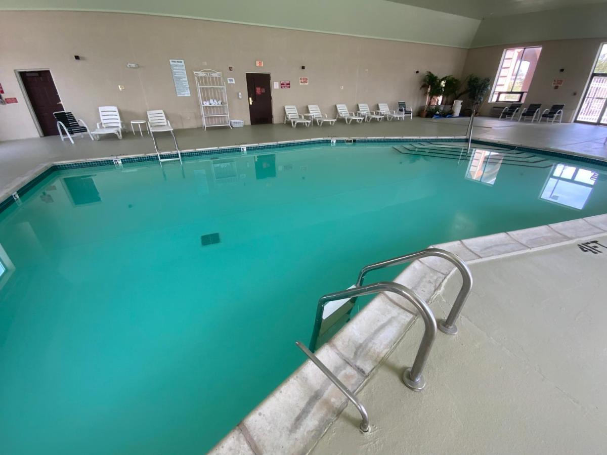 Quality Inn & Suites University-Airport Louisville-Jefferson County Extérieur photo