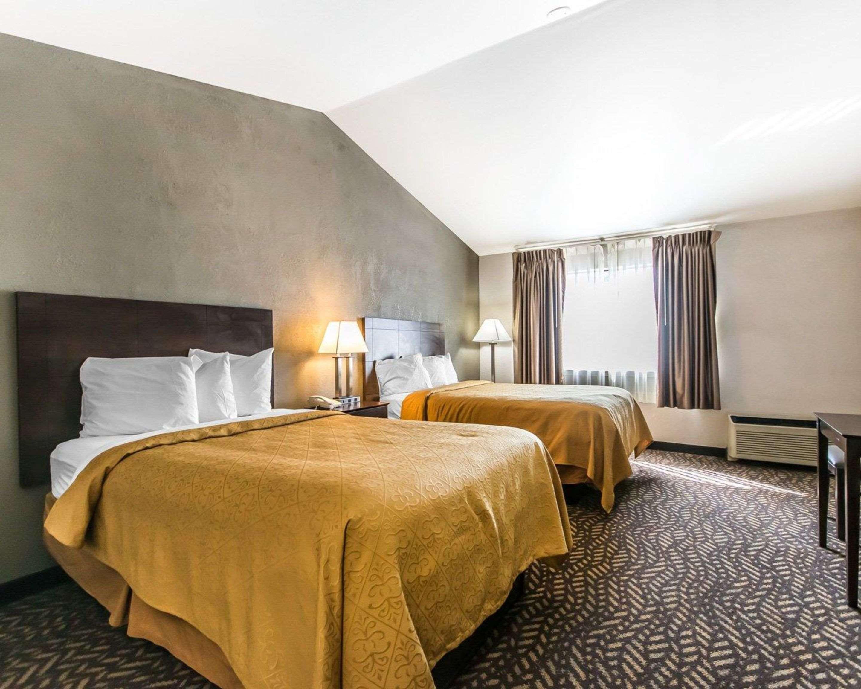 Quality Inn & Suites University-Airport Louisville-Jefferson County Extérieur photo