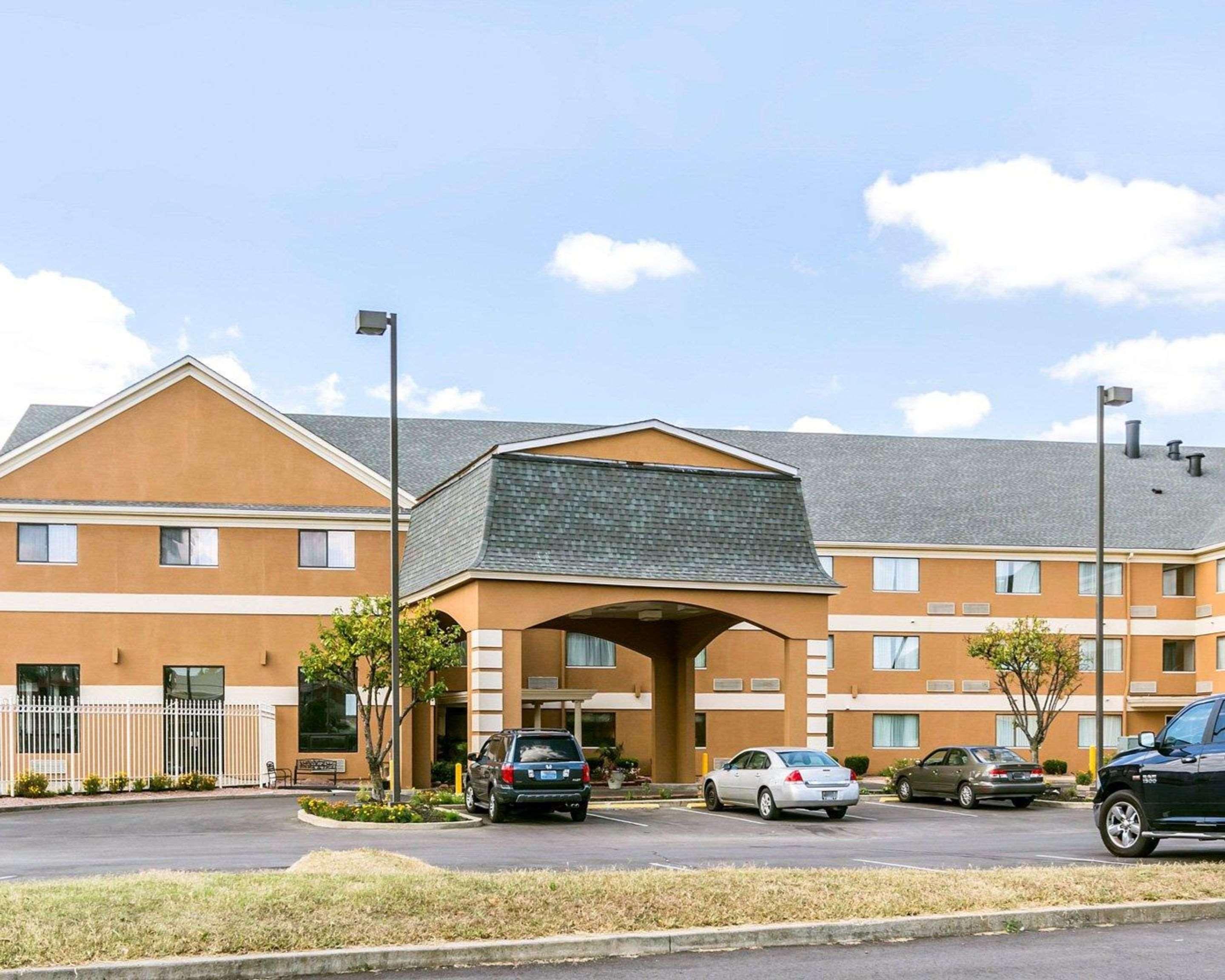 Quality Inn & Suites University-Airport Louisville-Jefferson County Extérieur photo