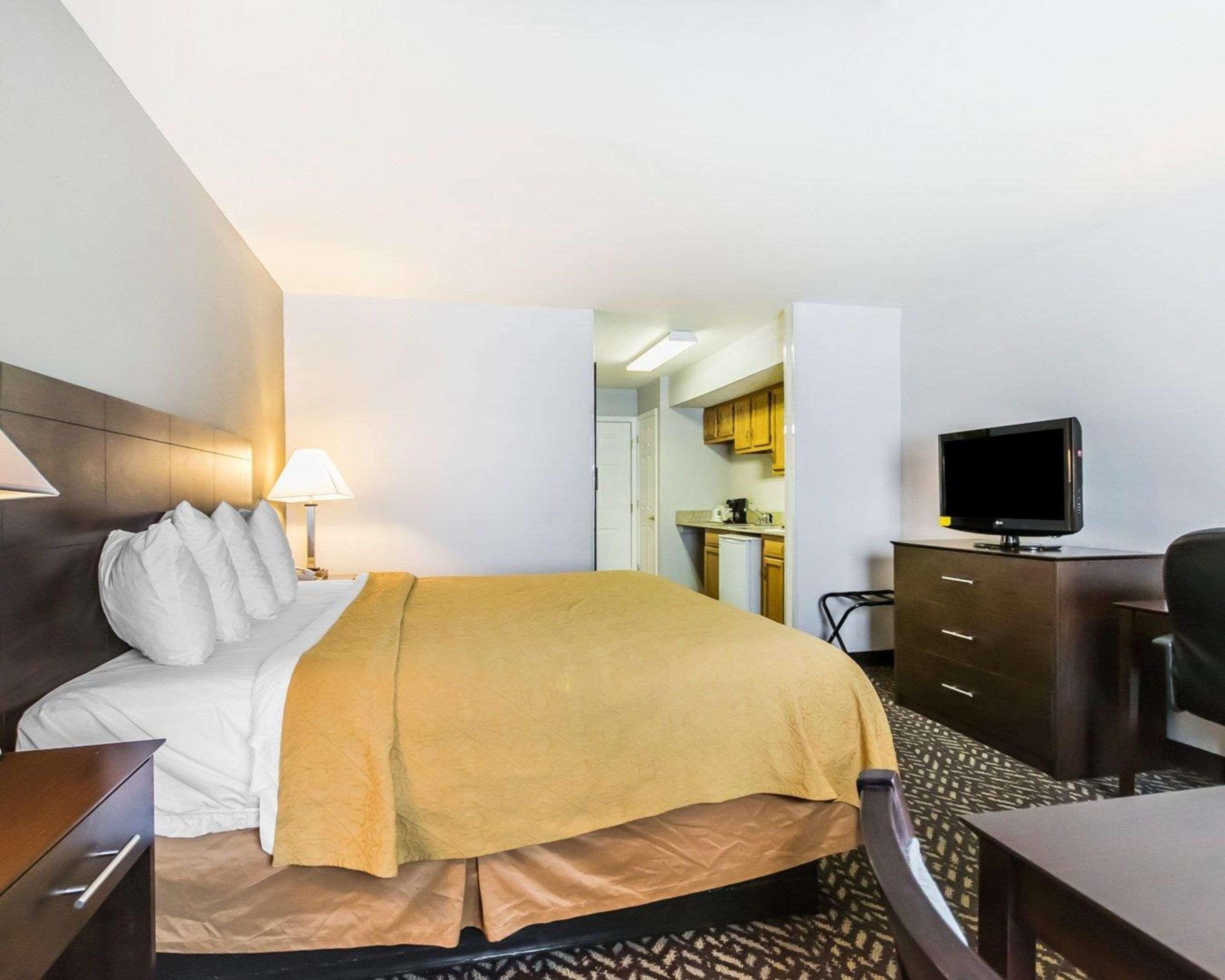Quality Inn & Suites University-Airport Louisville-Jefferson County Extérieur photo