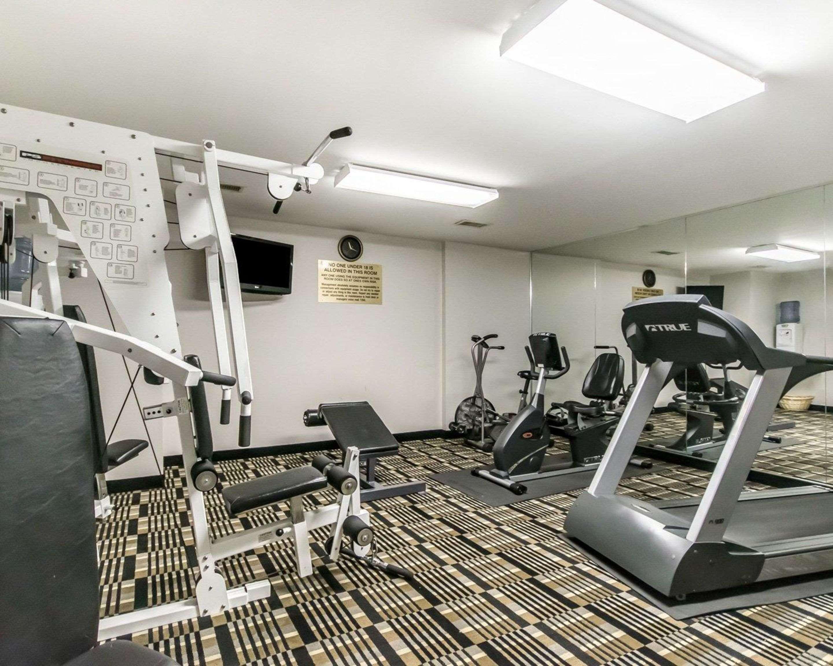 Quality Inn & Suites University-Airport Louisville-Jefferson County Extérieur photo