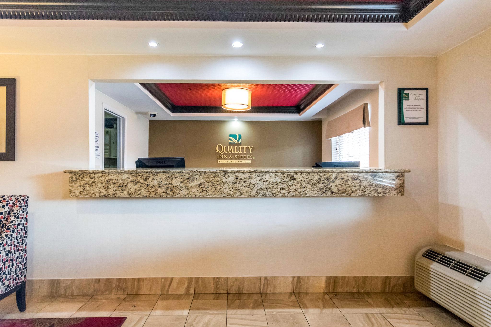 Quality Inn & Suites University-Airport Louisville-Jefferson County Extérieur photo