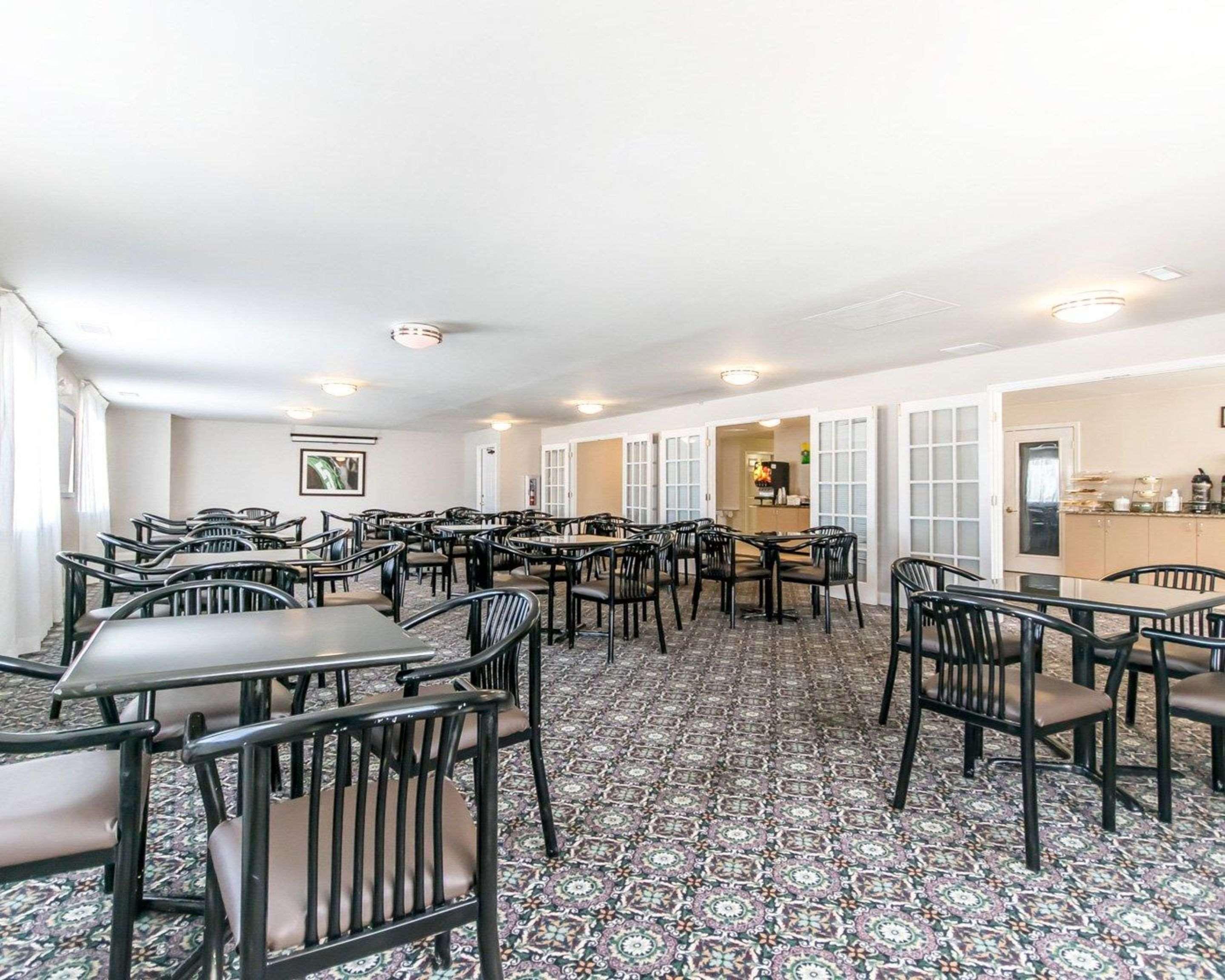 Quality Inn & Suites University-Airport Louisville-Jefferson County Extérieur photo