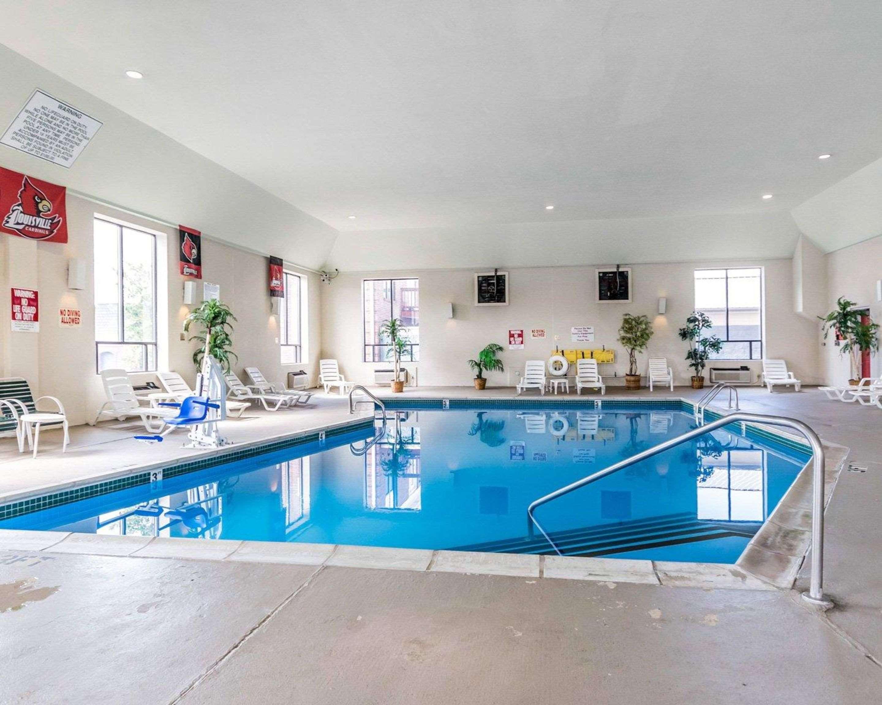 Quality Inn & Suites University-Airport Louisville-Jefferson County Extérieur photo