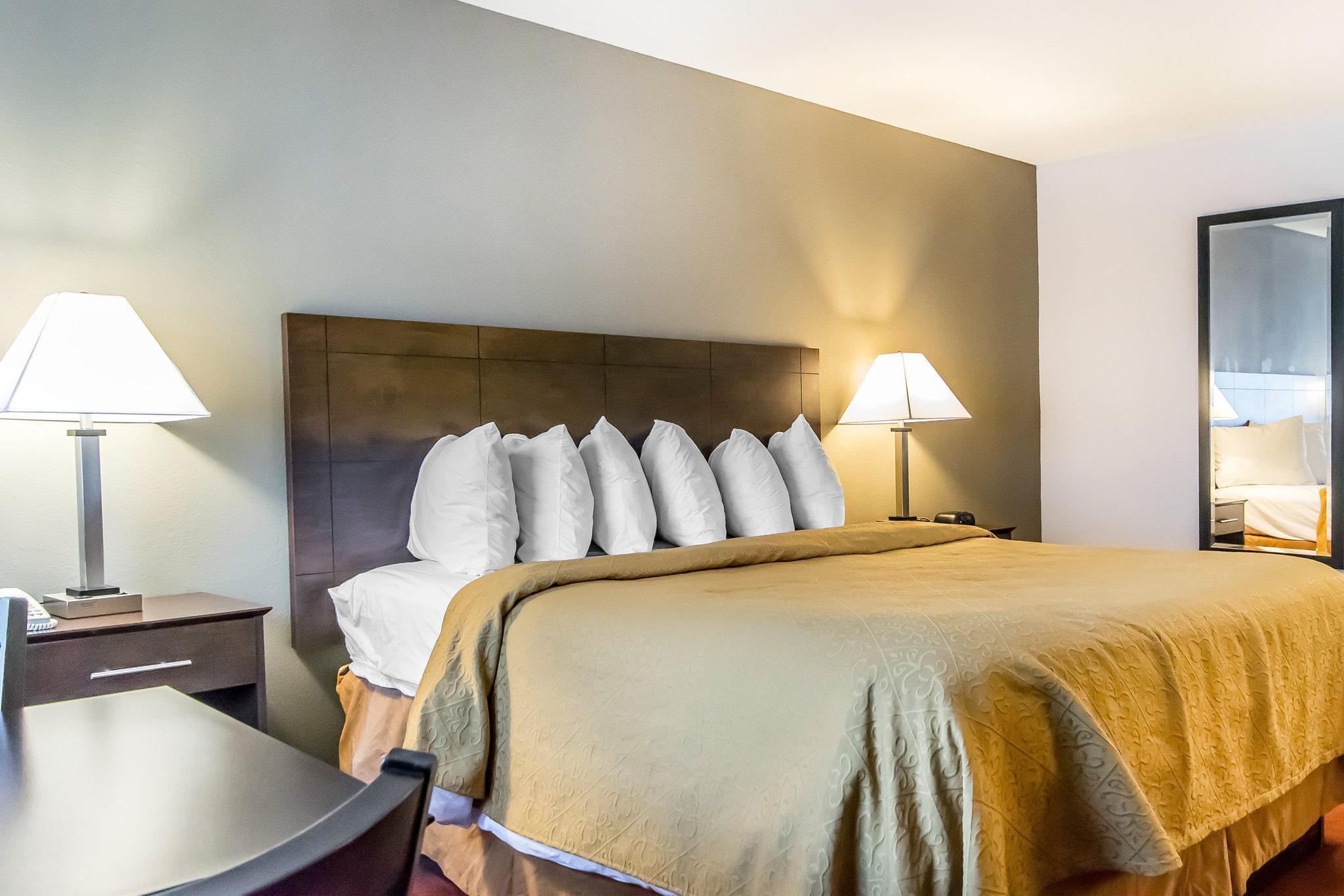 Quality Inn & Suites University-Airport Louisville-Jefferson County Extérieur photo