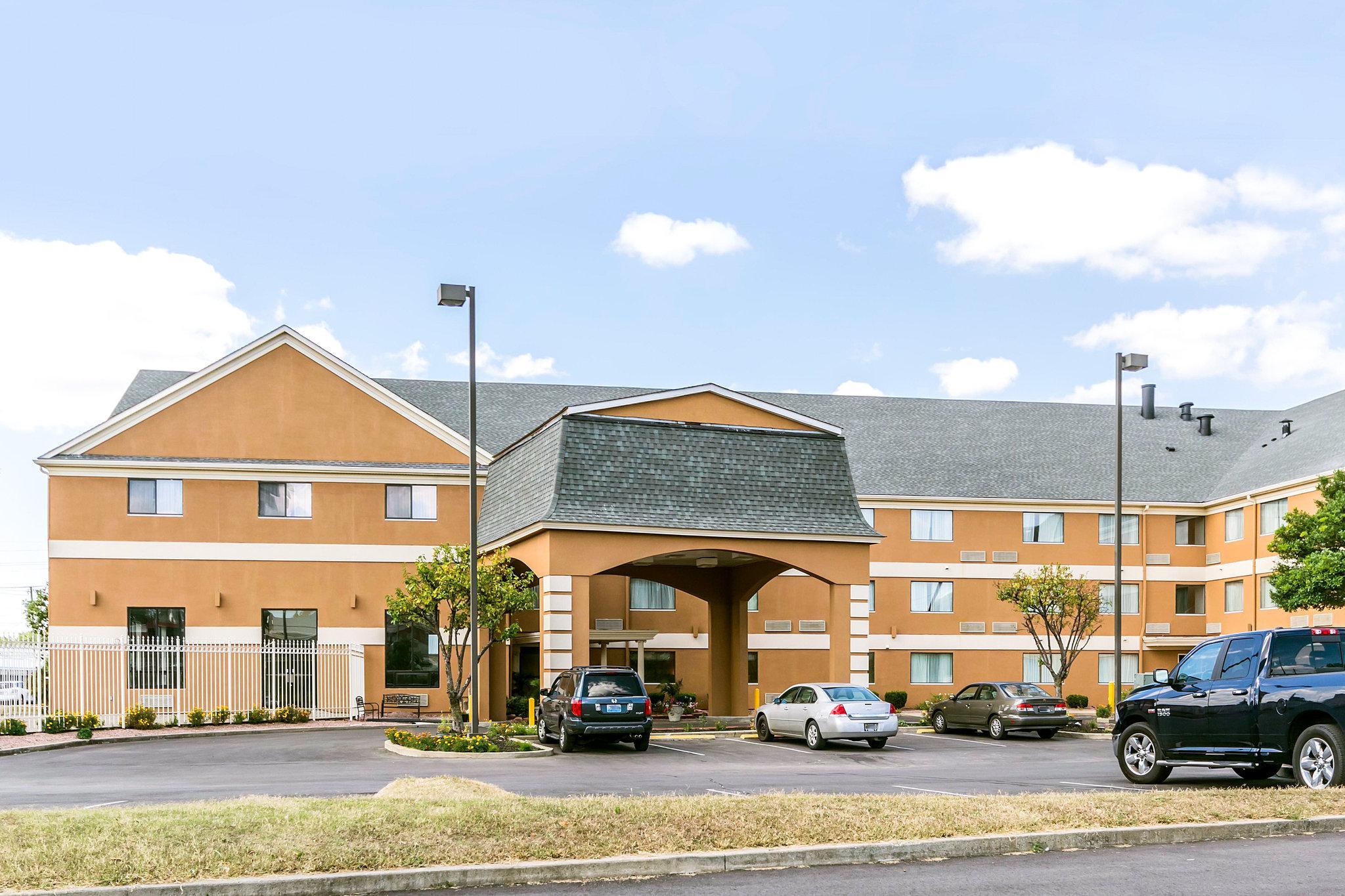 Quality Inn & Suites University-Airport Louisville-Jefferson County Extérieur photo