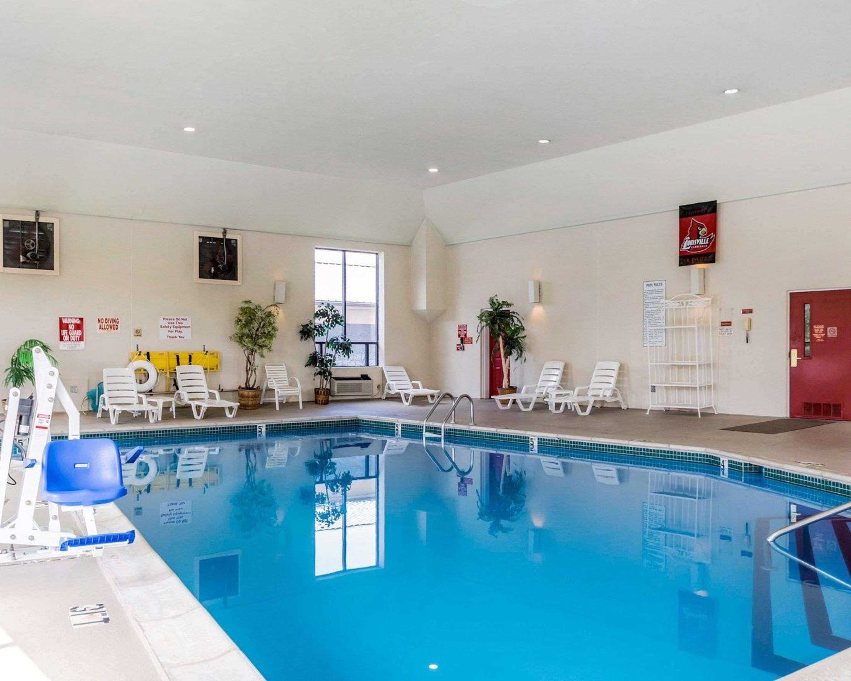 Quality Inn & Suites University-Airport Louisville-Jefferson County Extérieur photo