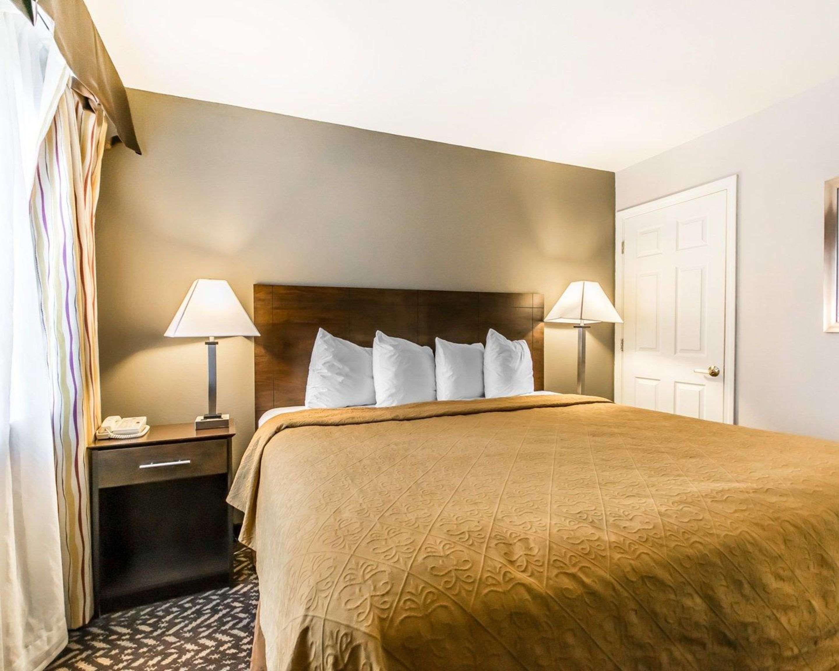 Quality Inn & Suites University-Airport Louisville-Jefferson County Extérieur photo