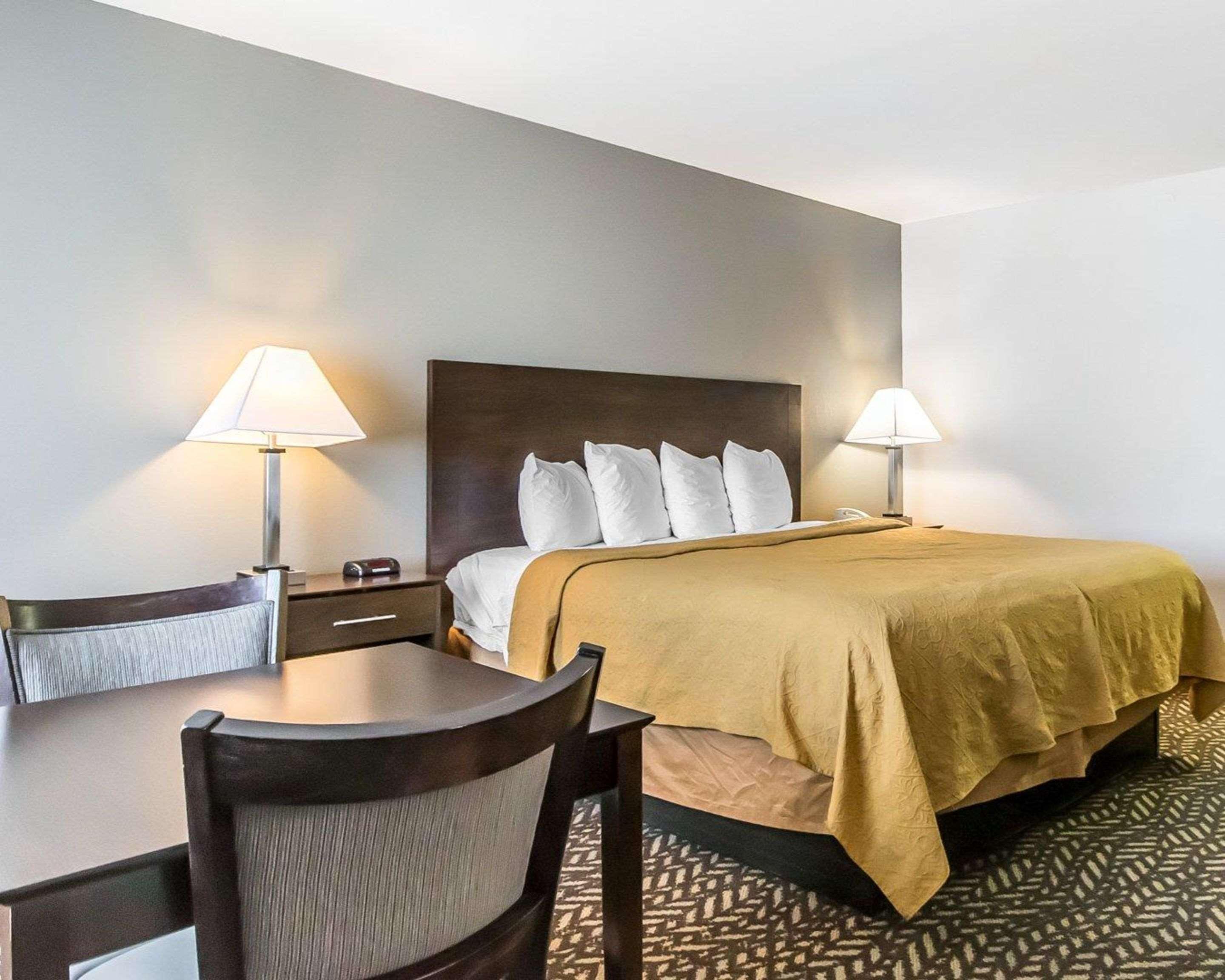 Quality Inn & Suites University-Airport Louisville-Jefferson County Extérieur photo
