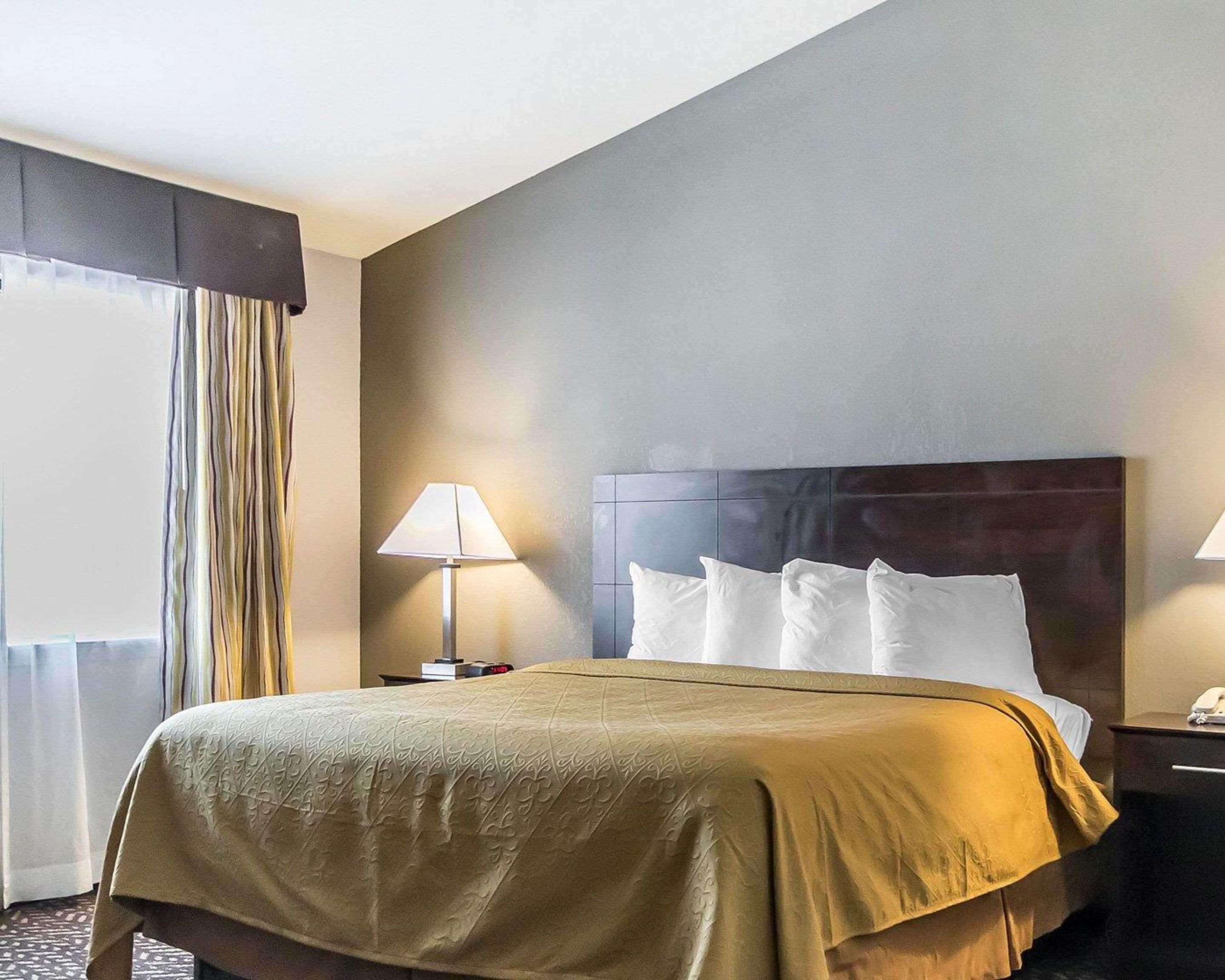 Quality Inn & Suites University-Airport Louisville-Jefferson County Extérieur photo