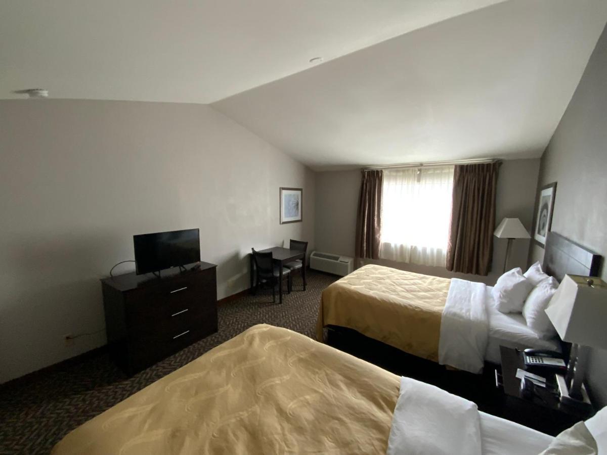 Quality Inn & Suites University-Airport Louisville-Jefferson County Extérieur photo