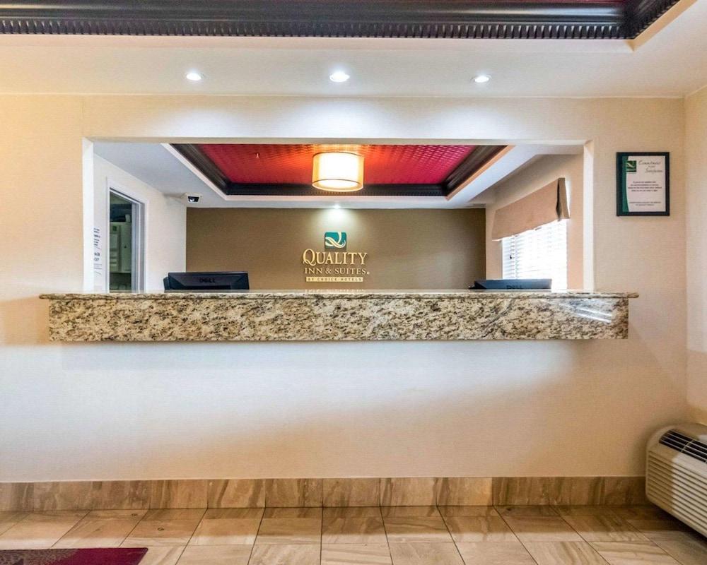 Quality Inn & Suites University-Airport Louisville-Jefferson County Extérieur photo