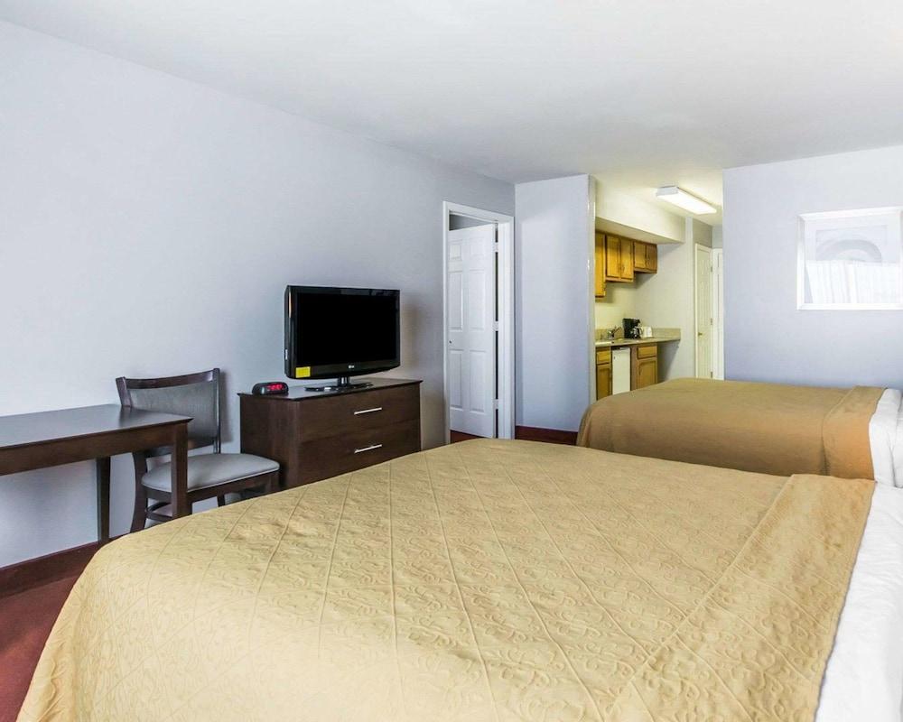 Quality Inn & Suites University-Airport Louisville-Jefferson County Extérieur photo