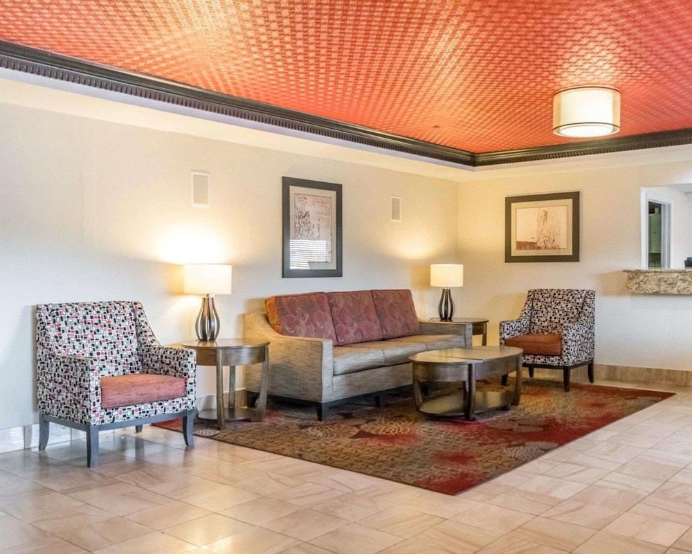 Quality Inn & Suites University-Airport Louisville-Jefferson County Extérieur photo