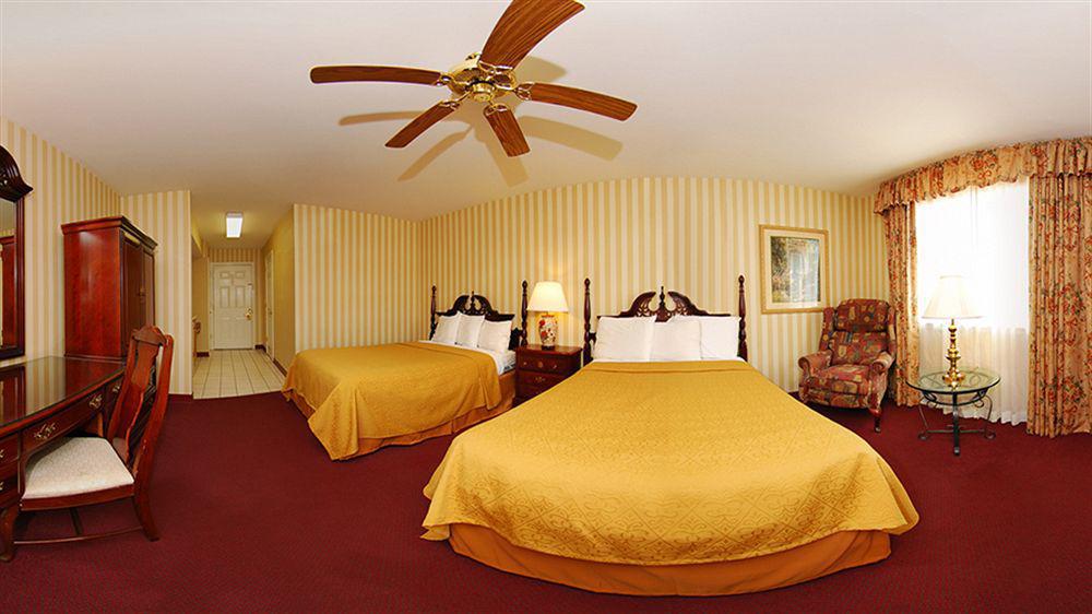 Quality Inn & Suites University-Airport Louisville-Jefferson County Extérieur photo